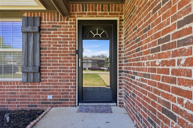 12015 N 195th East Avenue, Collinsville, OK 74021