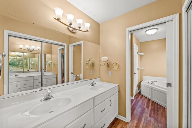 1606 INDEPENDENCE DR, Jefferson City, MO 65109