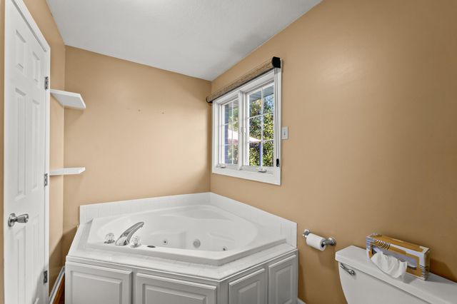 1606 INDEPENDENCE DR, Jefferson City, MO 65109