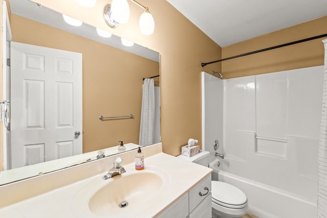 1606 INDEPENDENCE DR, Jefferson City, MO 65109