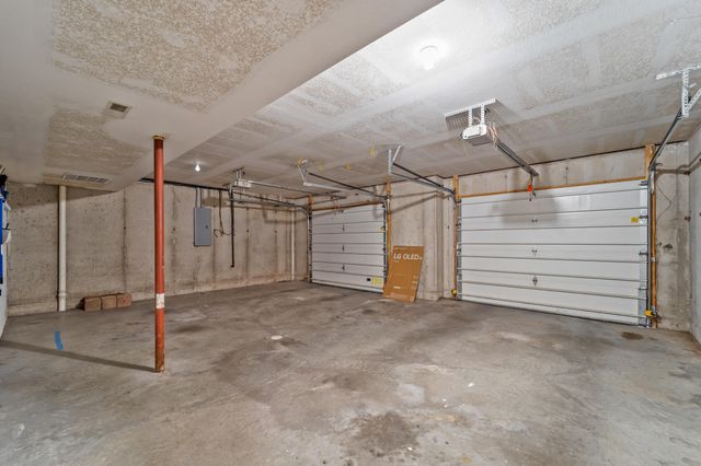 1606 INDEPENDENCE DR, Jefferson City, MO 65109