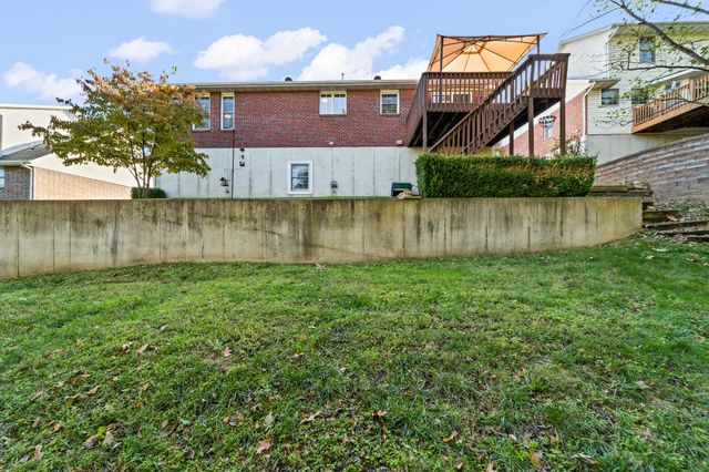 1606 INDEPENDENCE DR, Jefferson City, MO 65109