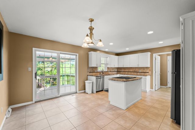 1606 INDEPENDENCE DR, Jefferson City, MO 65109