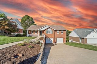 1606 INDEPENDENCE DR, Jefferson City, MO 65109