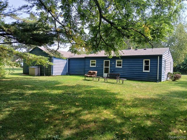 5349 E Carpenter Road, Flint, MI 48506