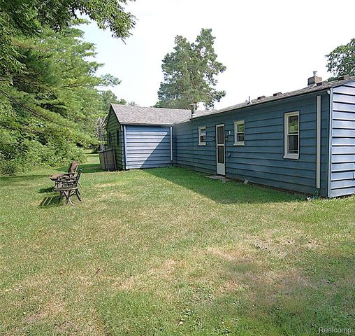 5349 E Carpenter Road, Flint, MI 48506