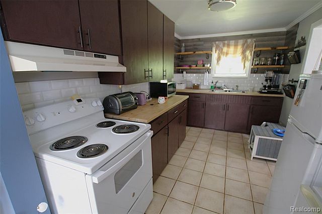 5349 E Carpenter Road, Flint, MI 48506