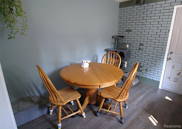 5349 E Carpenter Road, Flint, MI 48506