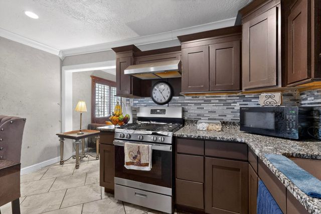 221 58th Street NW, Albuquerque, NM 87105