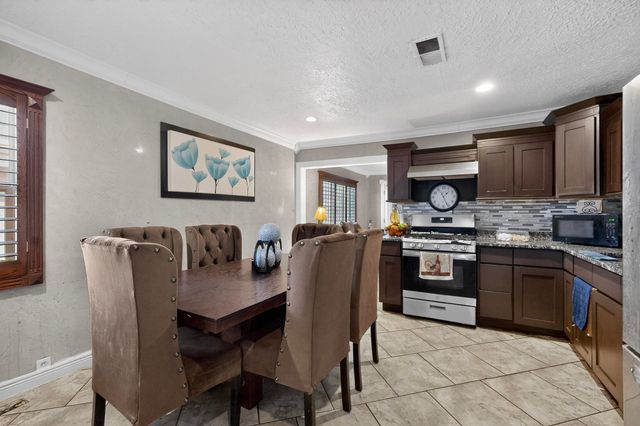 221 58th Street NW, Albuquerque, NM 87105