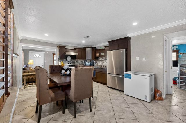 221 58th Street NW, Albuquerque, NM 87105