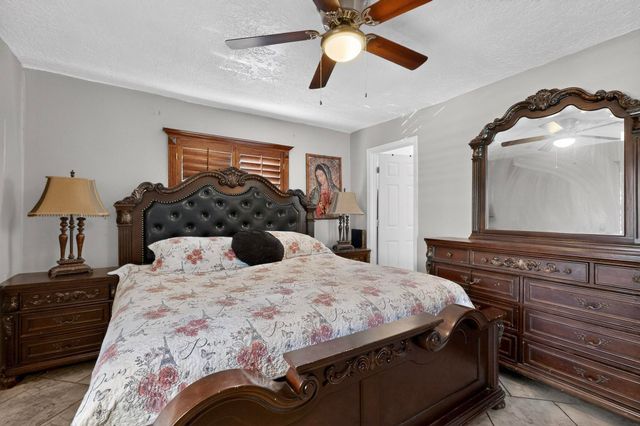 221 58th Street NW, Albuquerque, NM 87105