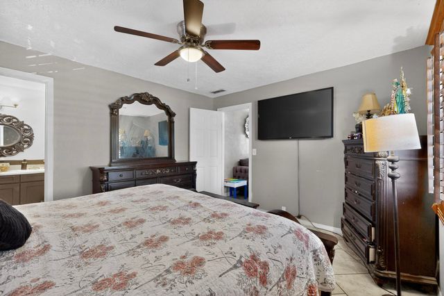 221 58th Street NW, Albuquerque, NM 87105