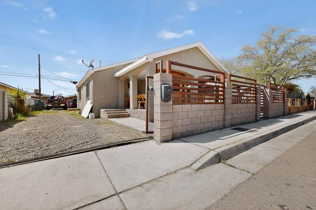 221 58th Street NW, Albuquerque, NM 87105