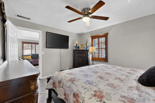 221 58th Street NW, Albuquerque, NM 87105