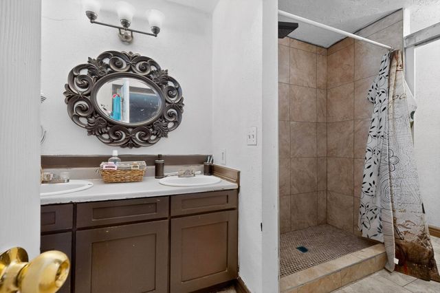 221 58th Street NW, Albuquerque, NM 87105