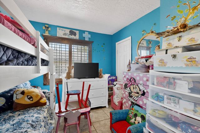 221 58th Street NW, Albuquerque, NM 87105