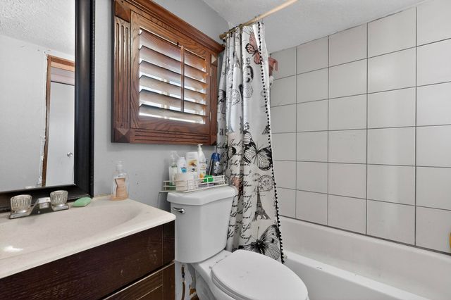 221 58th Street NW, Albuquerque, NM 87105