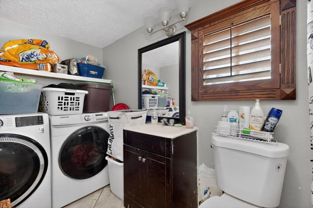 221 58th Street NW, Albuquerque, NM 87105