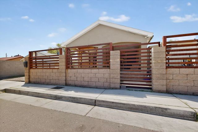 221 58th Street NW, Albuquerque, NM 87105