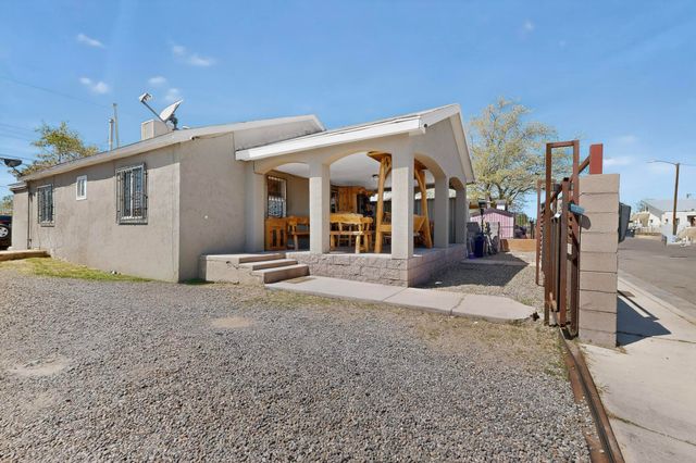 221 58th Street NW, Albuquerque, NM 87105