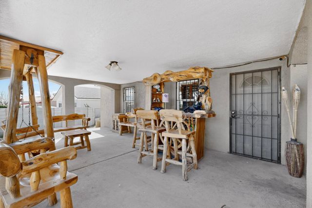 221 58th Street NW, Albuquerque, NM 87105