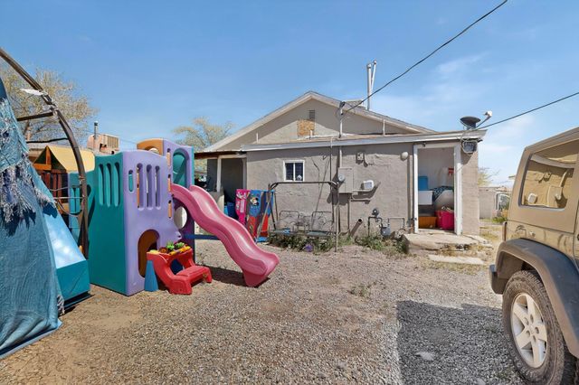 221 58th Street NW, Albuquerque, NM 87105