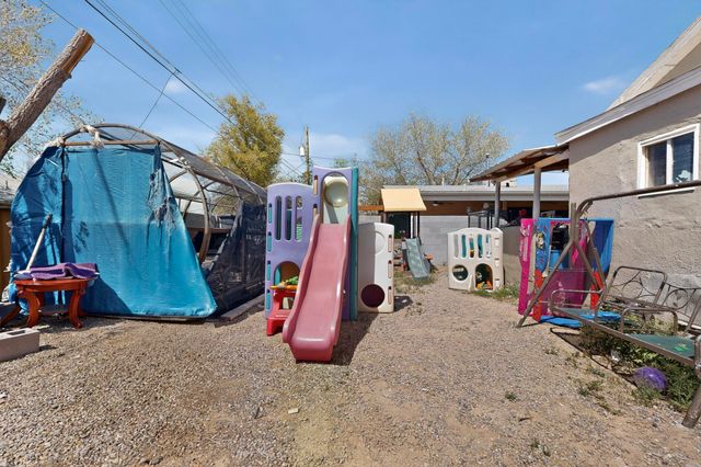 221 58th Street NW, Albuquerque, NM 87105