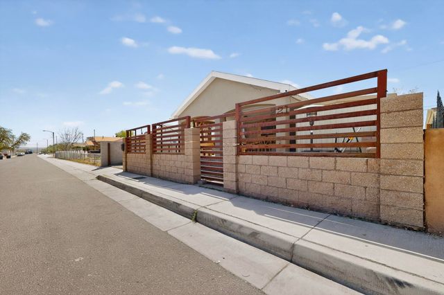 221 58th Street NW, Albuquerque, NM 87105