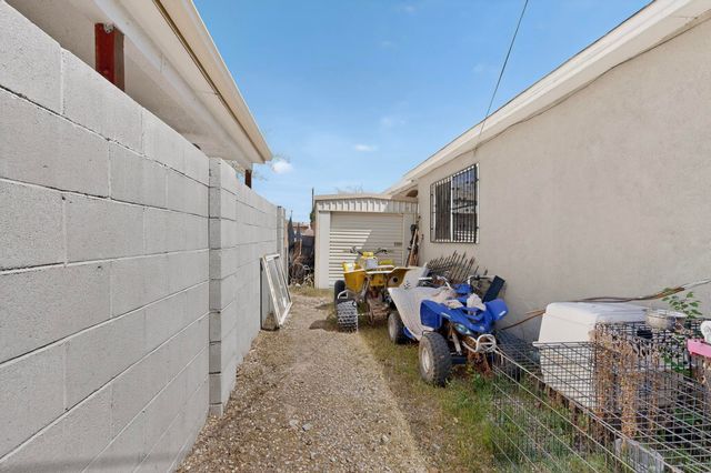221 58th Street NW, Albuquerque, NM 87105