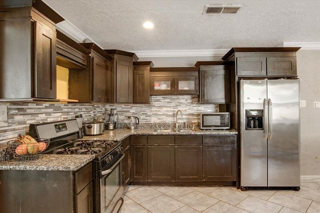 221 58th Street NW, Albuquerque, NM 87105