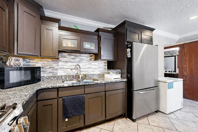 221 58th Street NW, Albuquerque, NM 87105