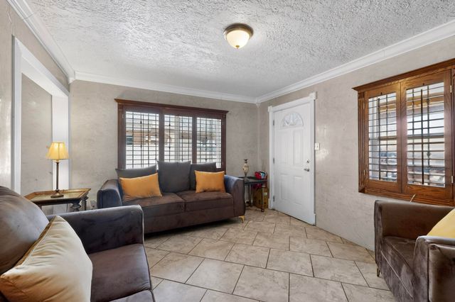 221 58th Street NW, Albuquerque, NM 87105