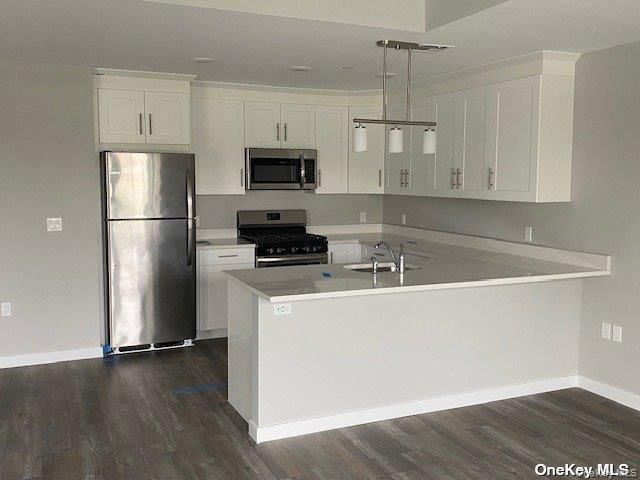 221 Eastview Drive 18, Central Islip, NY 11722