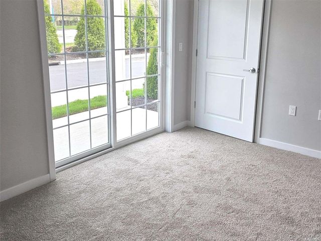 221 Eastview Drive 18, Central Islip, NY 11722