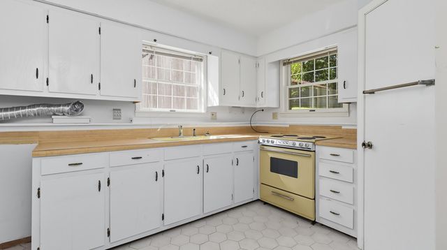 1157 Chateau Drive, West Plains, MO 65775