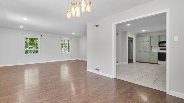 1157 Chateau Drive, West Plains, MO 65775