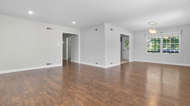 1157 Chateau Drive, West Plains, MO 65775