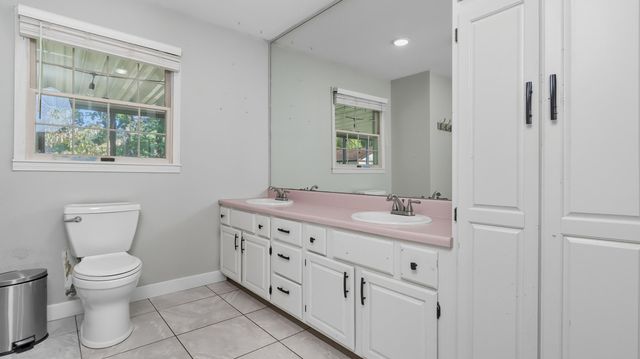 1157 Chateau Drive, West Plains, MO 65775