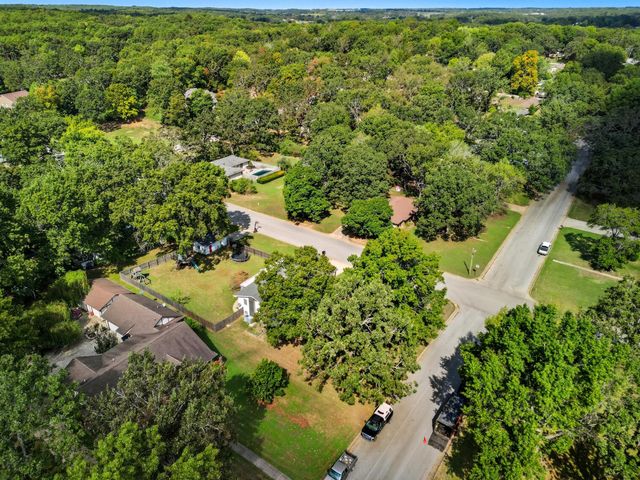 1157 Chateau Drive, West Plains, MO 65775