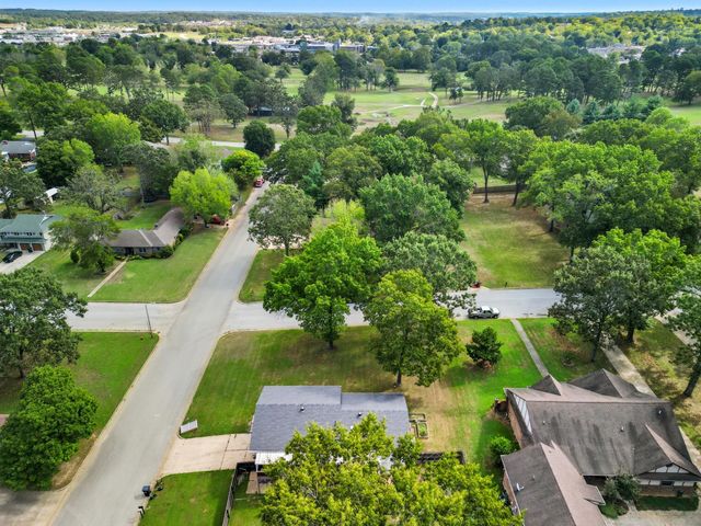 1157 Chateau Drive, West Plains, MO 65775