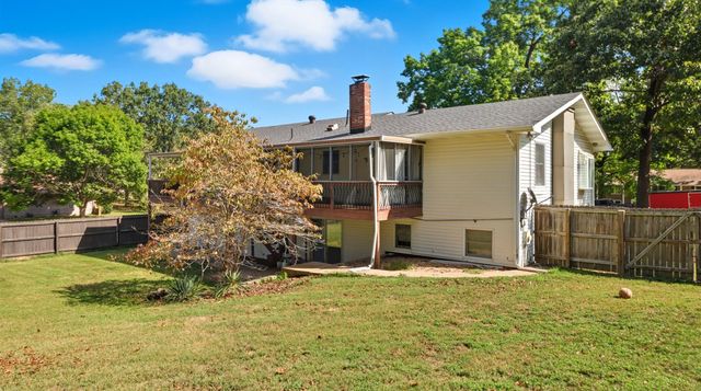 1157 Chateau Drive, West Plains, MO 65775