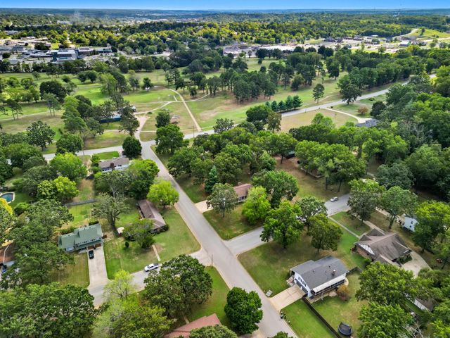 1157 Chateau Drive, West Plains, MO 65775