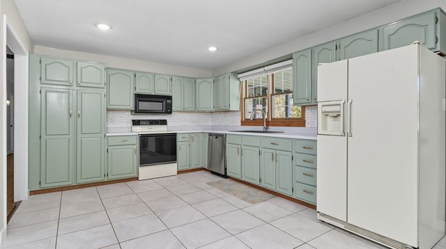 1157 Chateau Drive, West Plains, MO 65775