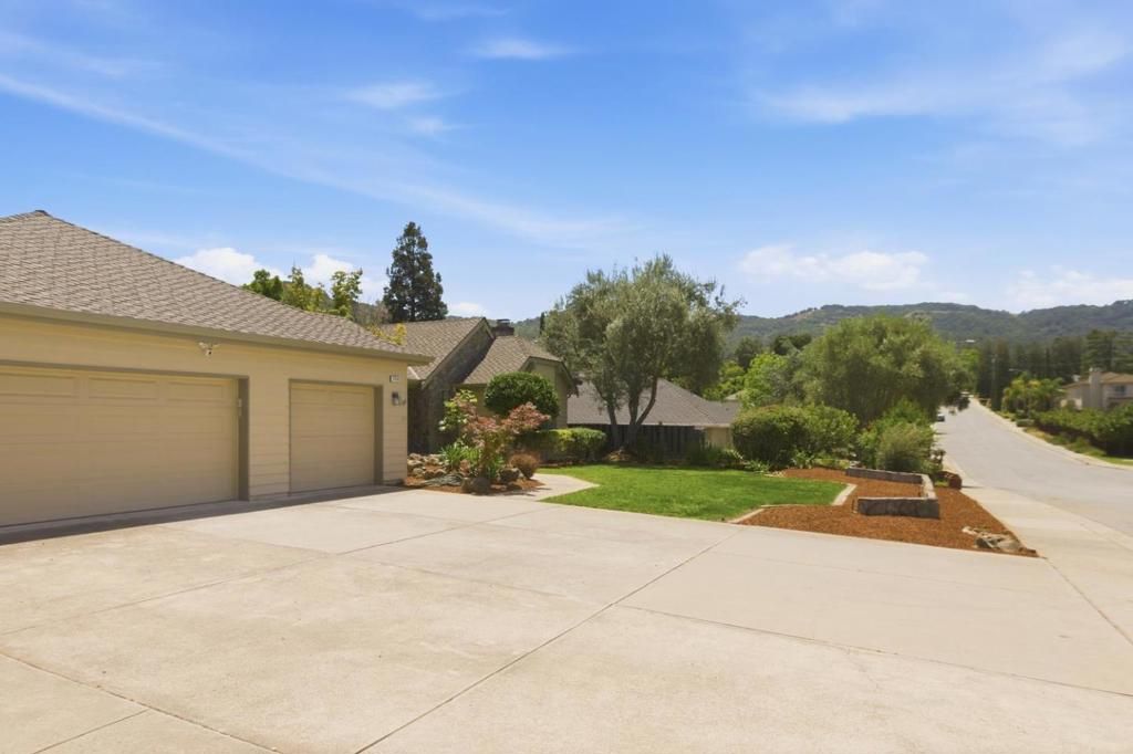 Image 28 of property listing at 1112 Grimley Lane, San Jose, CA 95120
