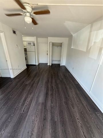 5199 NW 7th St 111, Miami, FL 33126