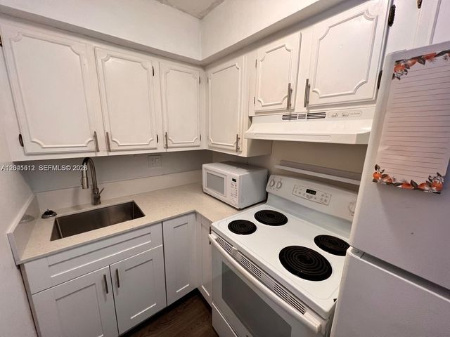 5199 NW 7th St 111, Miami, FL 33126