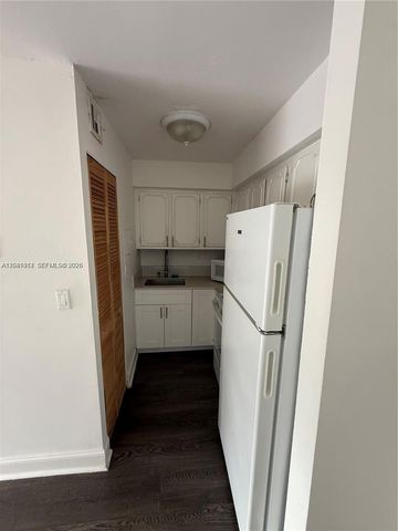 5199 NW 7th St 111, Miami, FL 33126