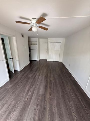 5199 NW 7th St 111, Miami, FL 33126