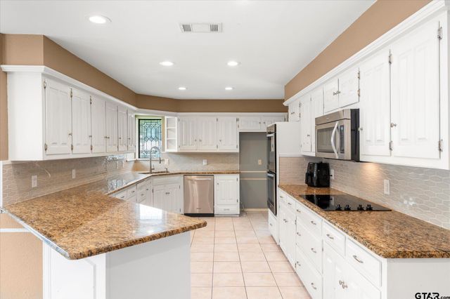 4509 Lakeside Drive, Mt Pleasant, TX 75455